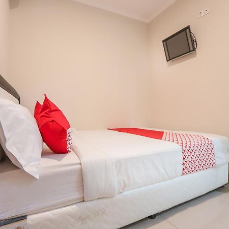 Oyo 387 Alfa Guest House Tegal  Екстериор снимка