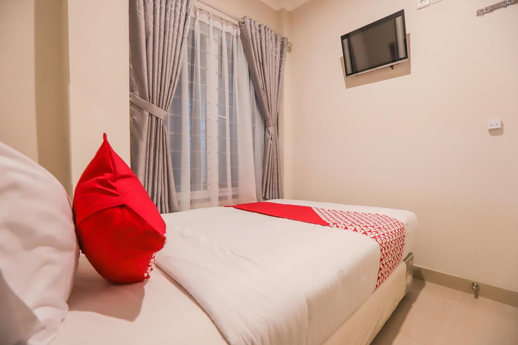 Oyo 387 Alfa Guest House Tegal  Екстериор снимка